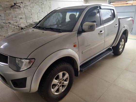 MITSUBISHI L200 TRITON 3.5 HPE 4X4 CD V6 24V FLEX 4P AUTOMÁTICO